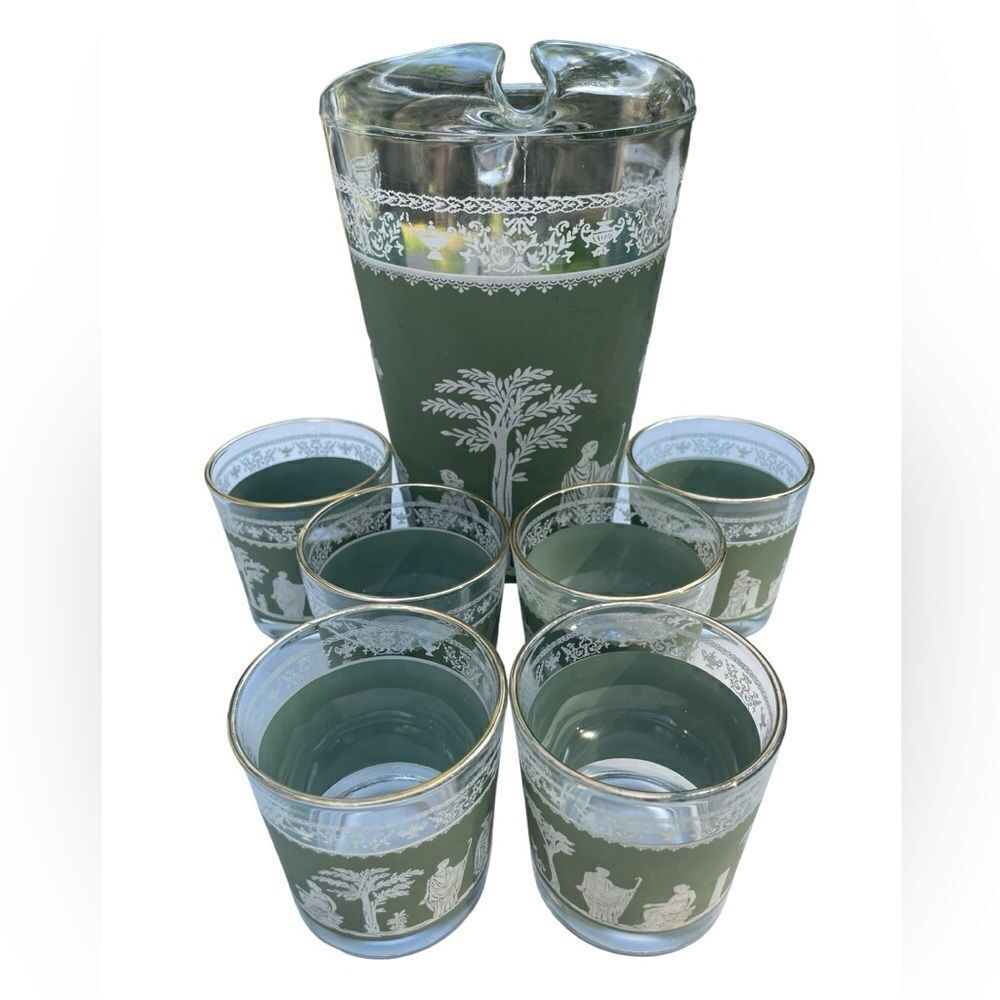 Bundle of 6 glasscups and 1 Jar with golden edges.